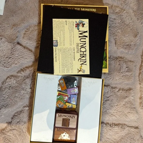 Munchkin Deluxe Board Card Game Steve Jackson Games - Picture 3 of 3